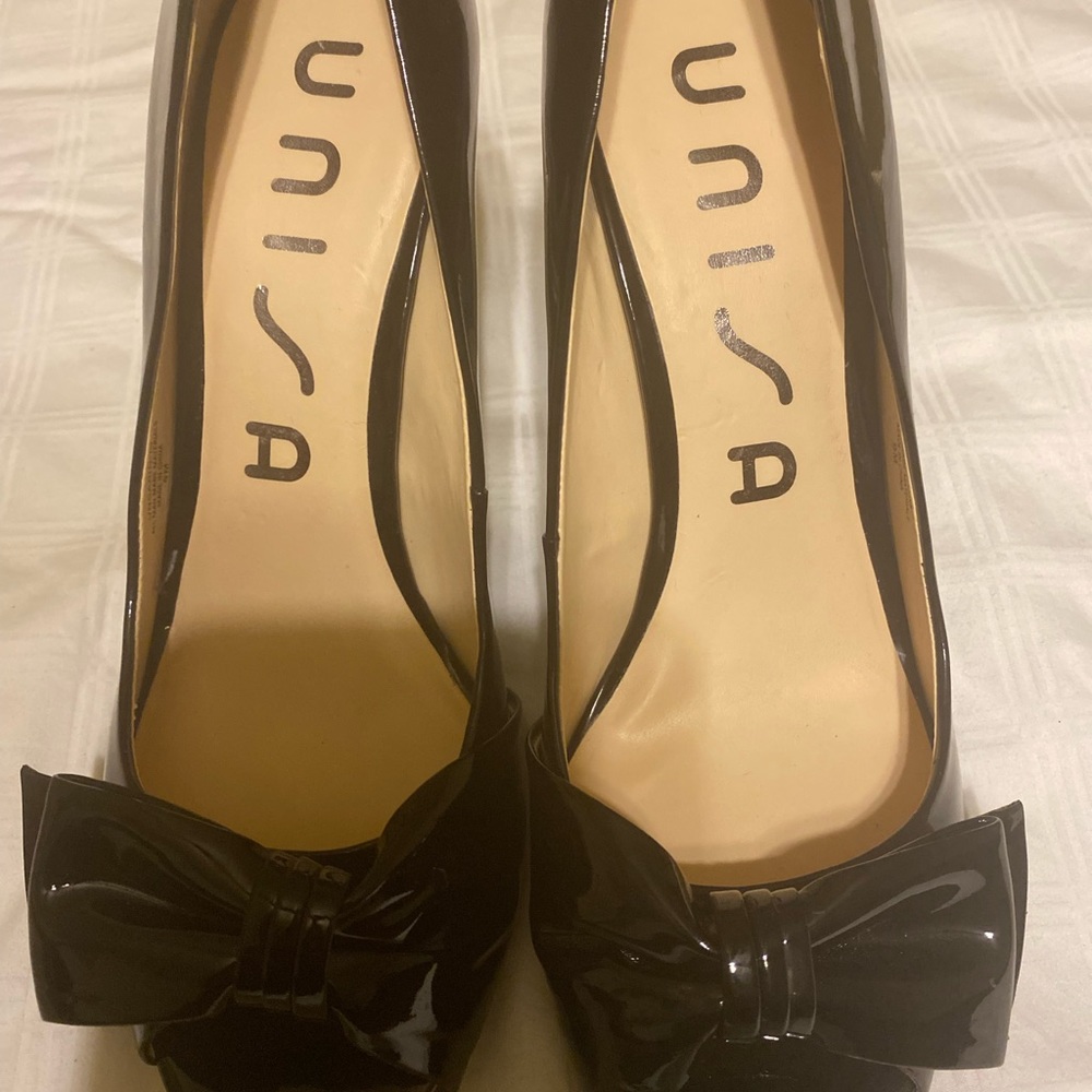 Can be dressed  up or dress down